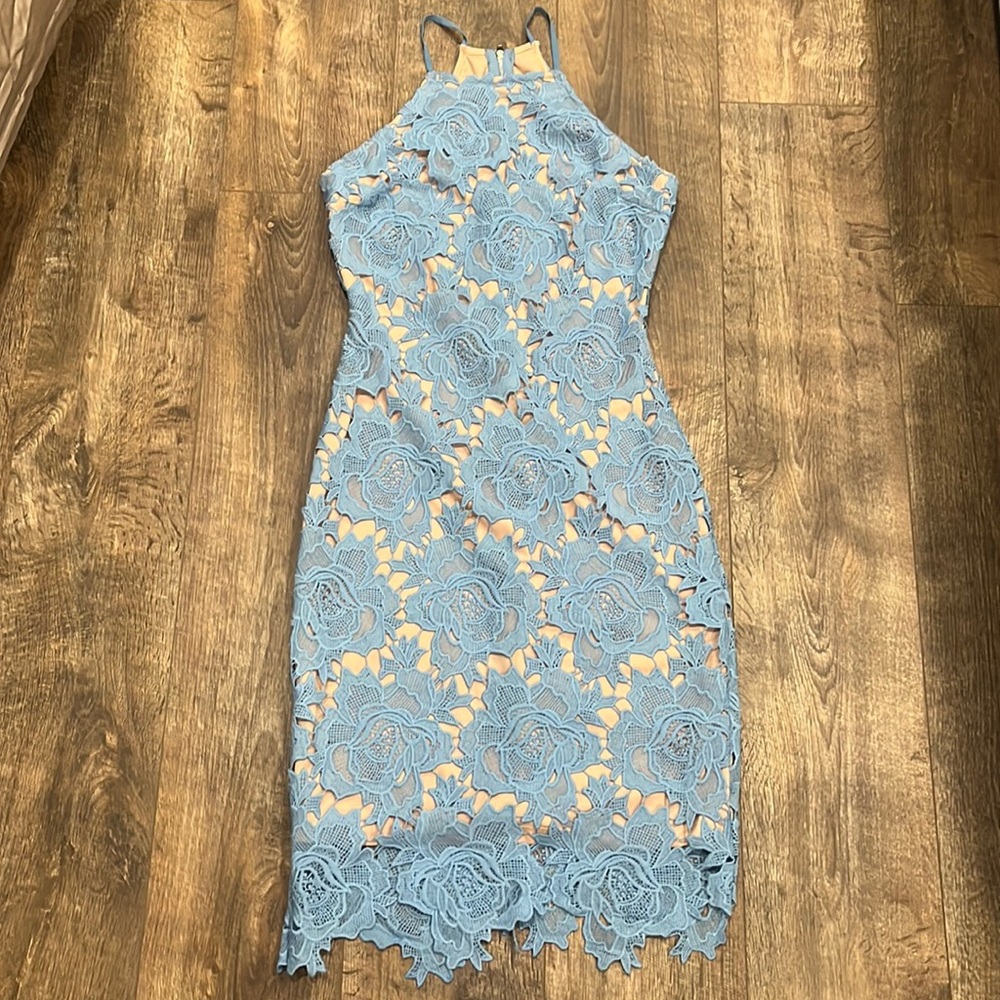 Beautiful dress! Cornflower blue lace over nude lining. Size:small